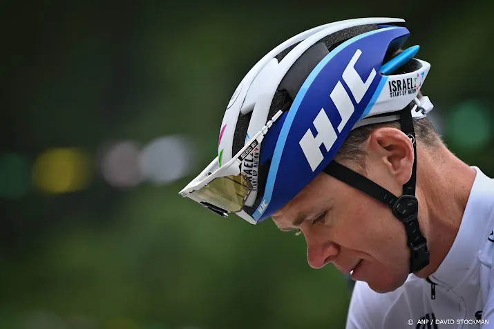 oud tourwinnaar froome door knieklachten voorlopig niet in actie