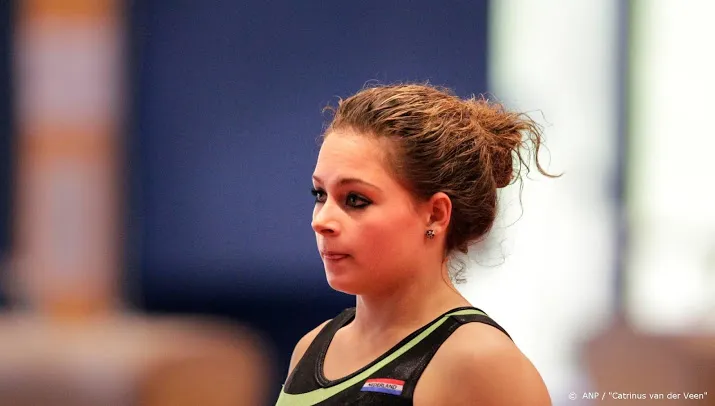 oud turnster goedkoop trainer wevers schopte me en sloeg me