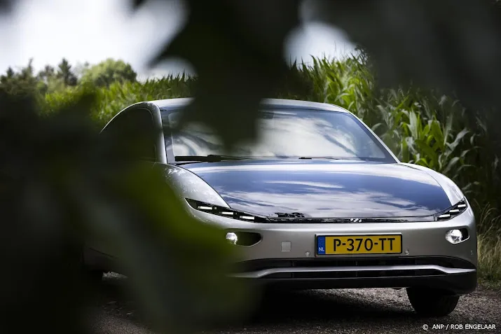 overheid investeert in helmondse maker zonne autos lightyear