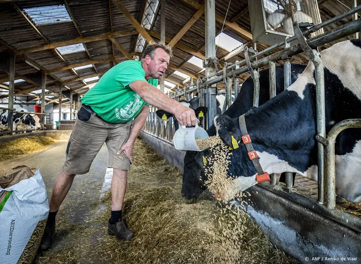 overheid moet veebedrijven dwingen uitstoot te verminderen