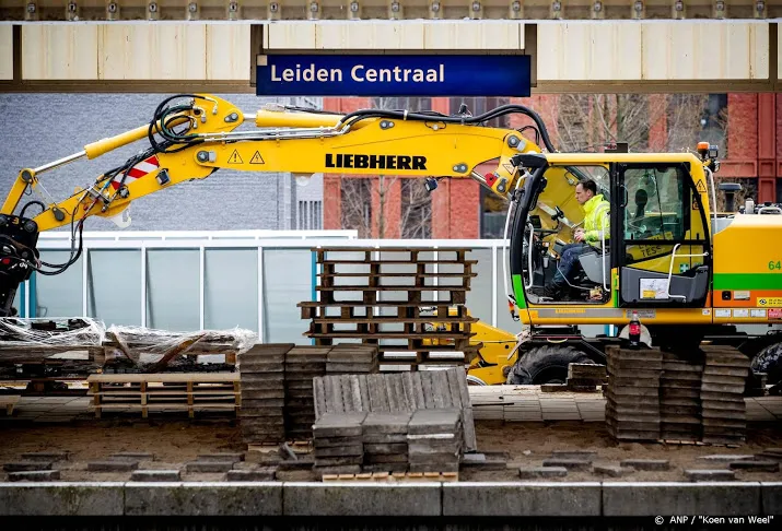 overlast voor reizigers via leiden centraal door werk aan spoor