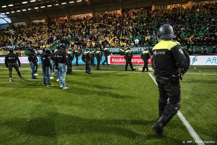 overleg politie om en gemeente over rellen na duel ado den haag