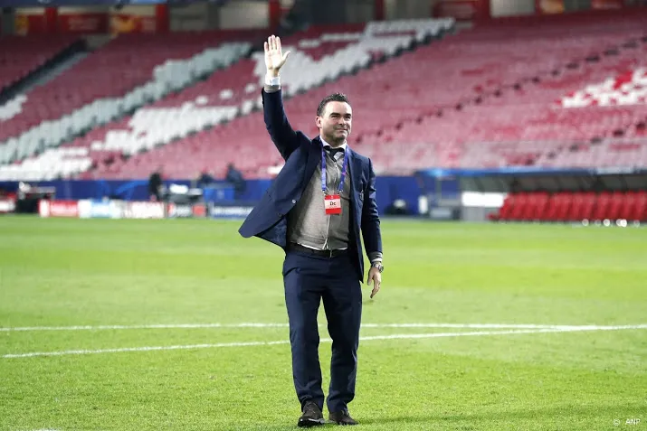 overmars opent nieuw ajax supportershome