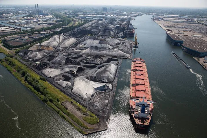 overslag haven amsterdam loopt stevig terug