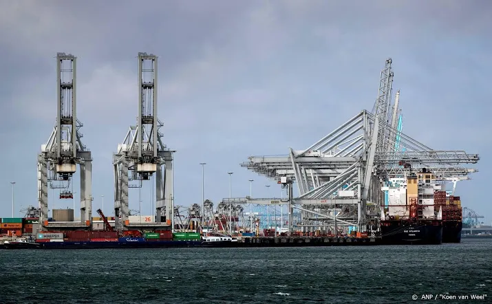 overslag in rotterdamse haven hard omlaag maar schade valt mee