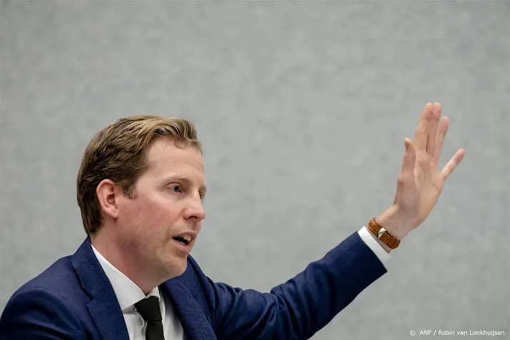 overtollige transporthelikopters defensie naar amerikaans bedrijf