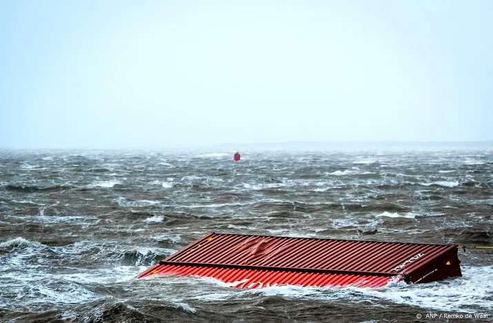 ovv onderzoekt overboord geslagen containers