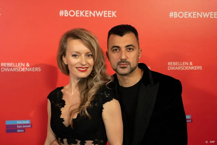 ozcan akyol scoort bestseller met generaal zonder leger