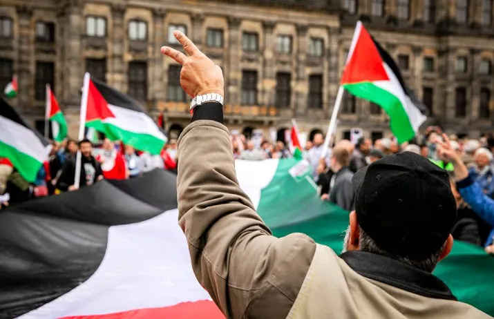 paar honderd mensen op de been voor palestijnen