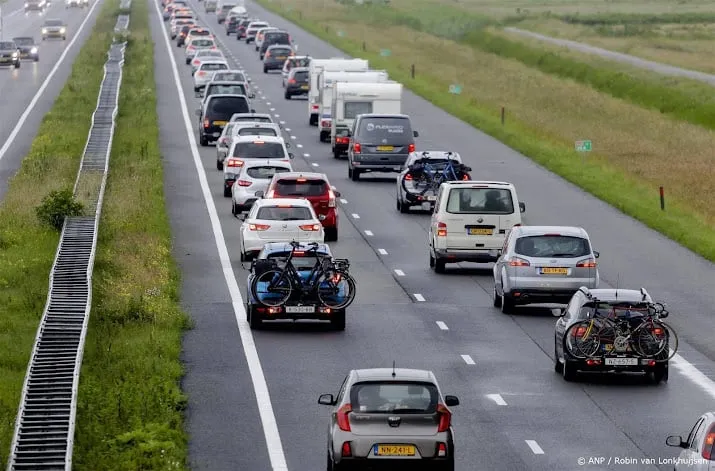 paasdrukte op de wegen begonnen