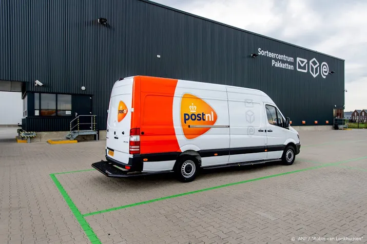 pakketbezorgers dreigen postnl met rechtszaak om coronadrukte