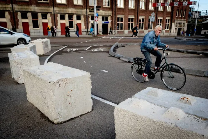 palen vervangen anti aanslagblokken amsterdam