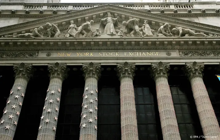 paniek op wall street houdt aan handel stilgelegd