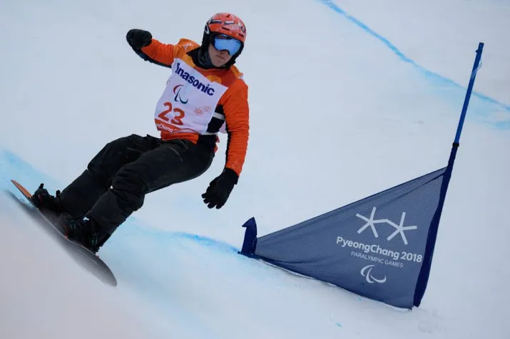 para snowboardster mentel grijpt tweede goud