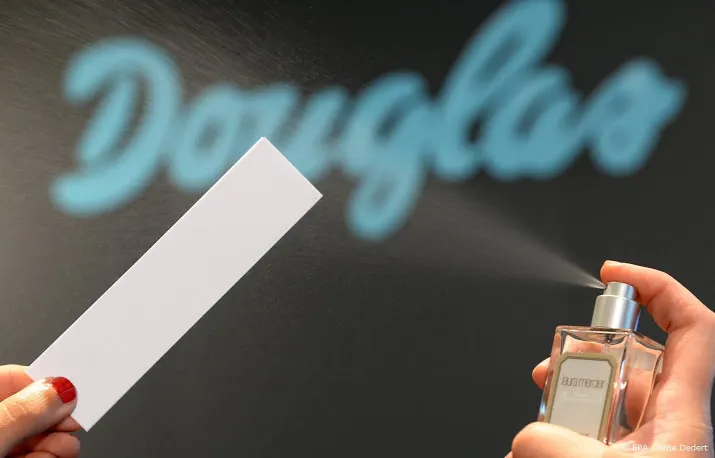 parfumketen douglas verkoopt meer luchtjes