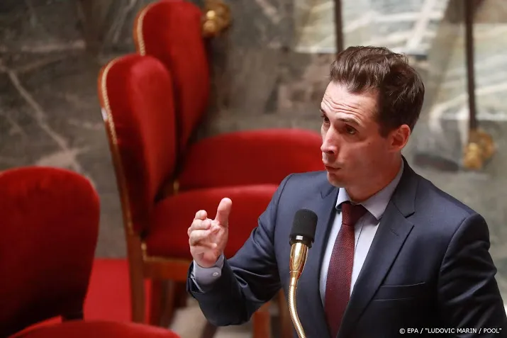 parijs zou ontslagronde bij air france klm steunen