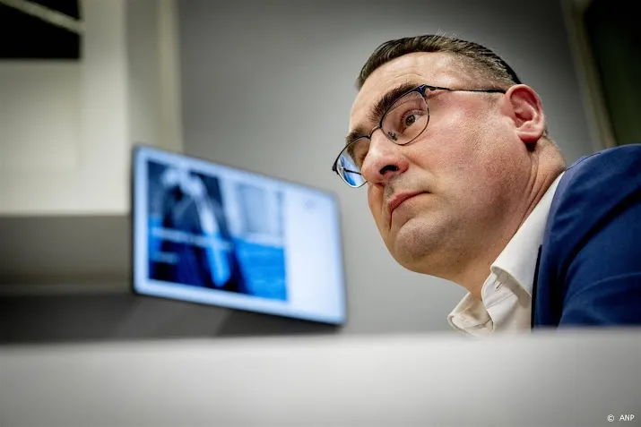 partij haagse oud wethouder de mos wil dat minister ingrijpt