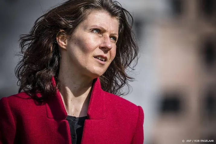 partij voor de dieren maak acties bij huis politicus strafbaar