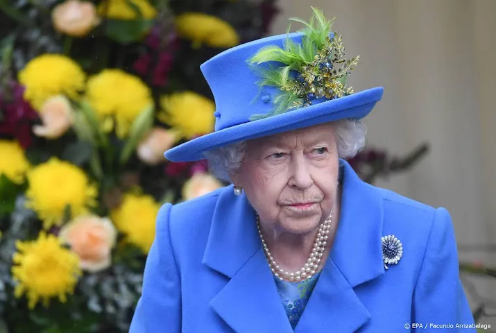 partijen in kamer herdenken met bewondering toewijding elizabeth