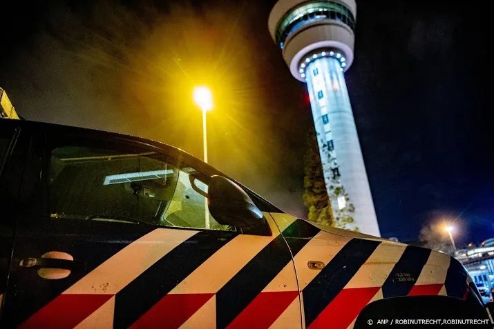 passagiers verlaten vliegtuig waarin verdachte situatie was