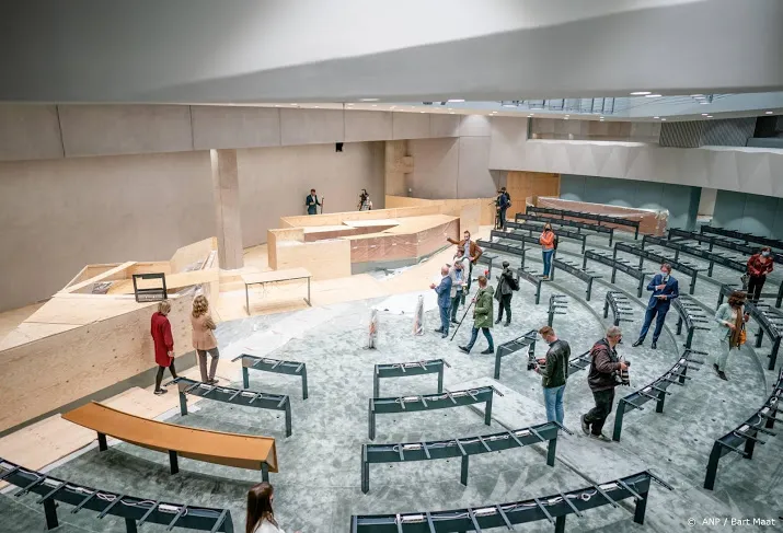 passen meten en wennen in tijdelijke tweede en eerste kamer