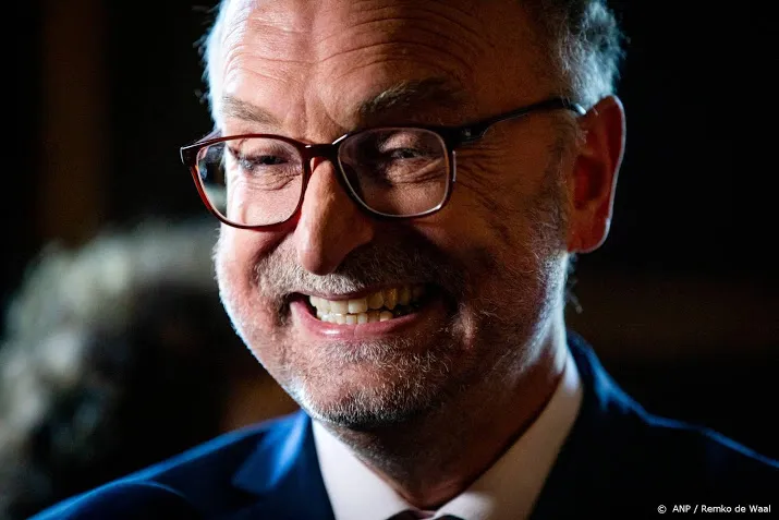 paul cliteur wordt leider fvd in senaat