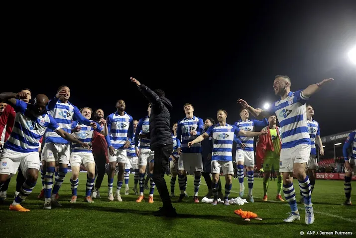 pec zwolle in eigen stad onthaald door feestende supporters