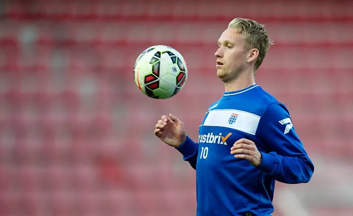 pec zwolle zegt vijf contracten formeel op