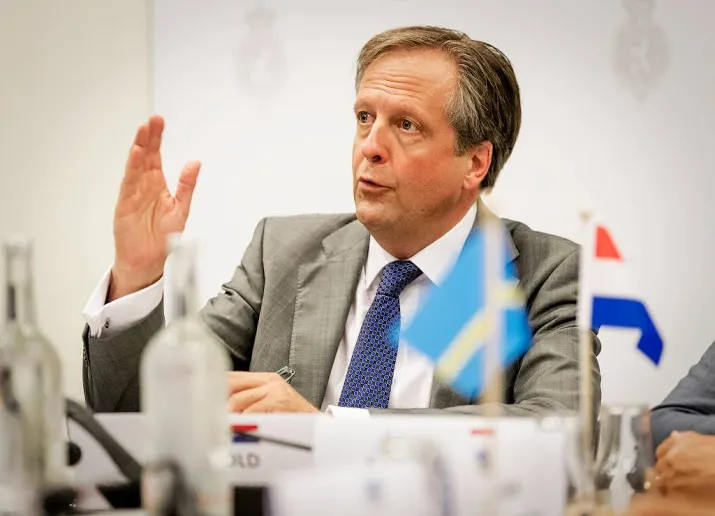 pechtold d66 wil eu minister van defensie