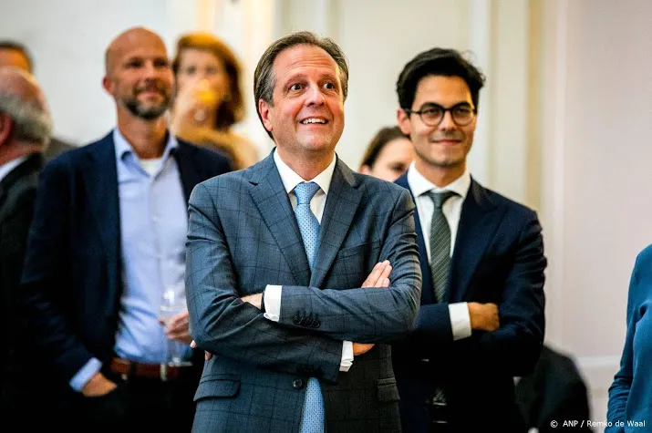 pechtold gaat renovatie binnenhof begeleiden