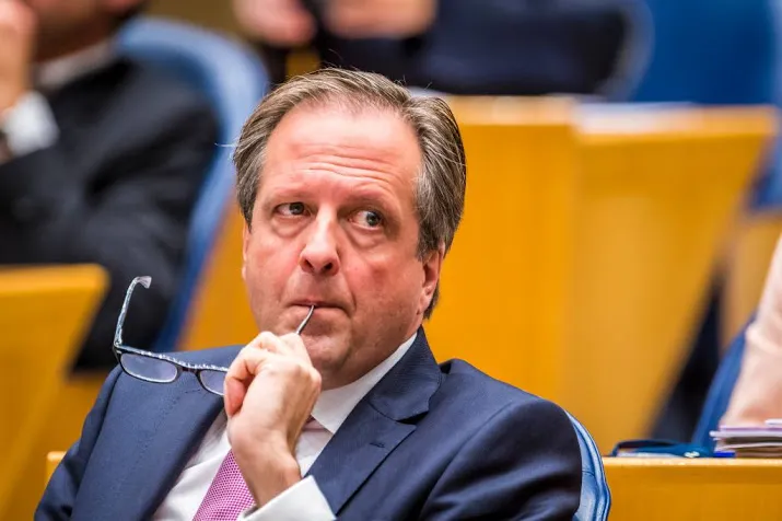 pechtold wil weinig kwijt over schenking