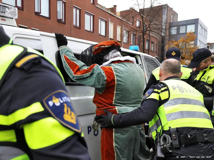 pegida arrestanten zitten nog vast