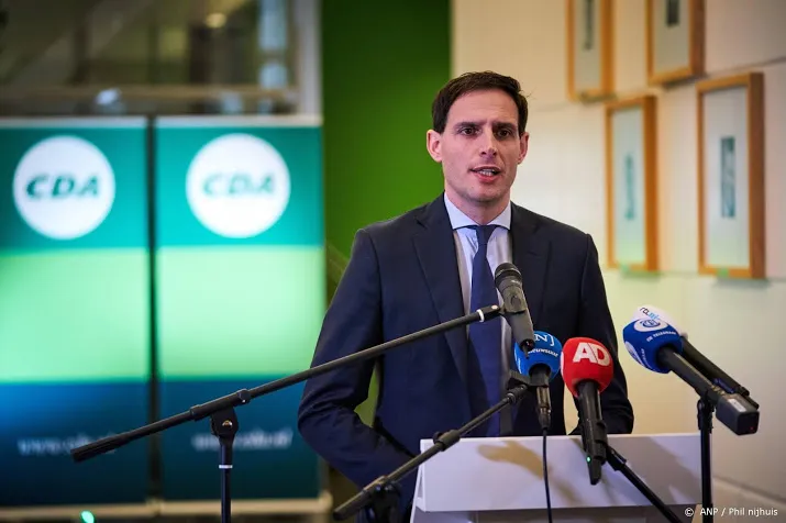 peiling keuze voor hoekstra levert cda meteen 2 zetels winst op
