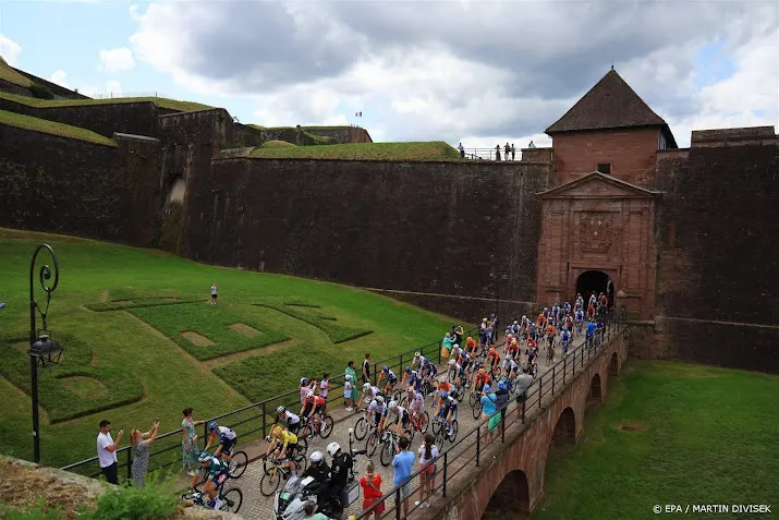 peloton vertrokken voor laatste bergetappe in tour de france