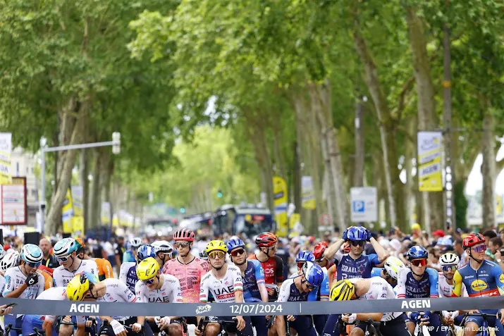 peloton vertrokken voor rit naar pau met kansen voor sprinters