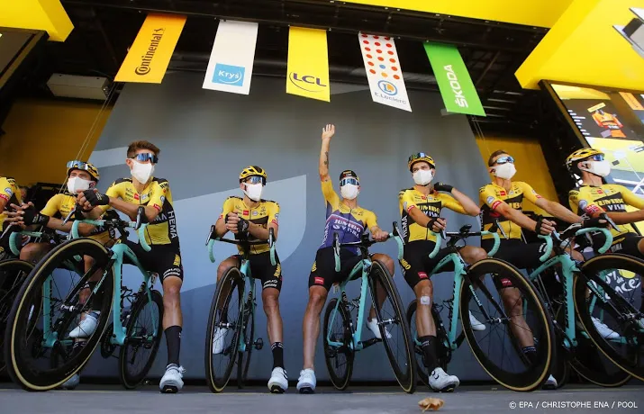 peloton vertrokken voor zevende touretappe met mogelijk zijwind
