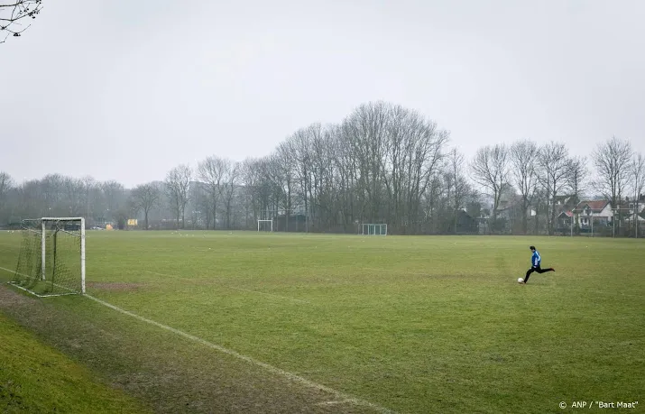 penningmeester voetbalclub osdorp stort geld op eigen rekening