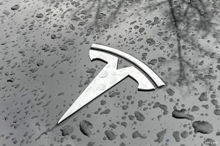 pensioenfondsen roepen tesla op arbeidsrechten te respecteren