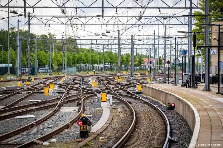 pensioenstakers leggen ov en bedrijven plat