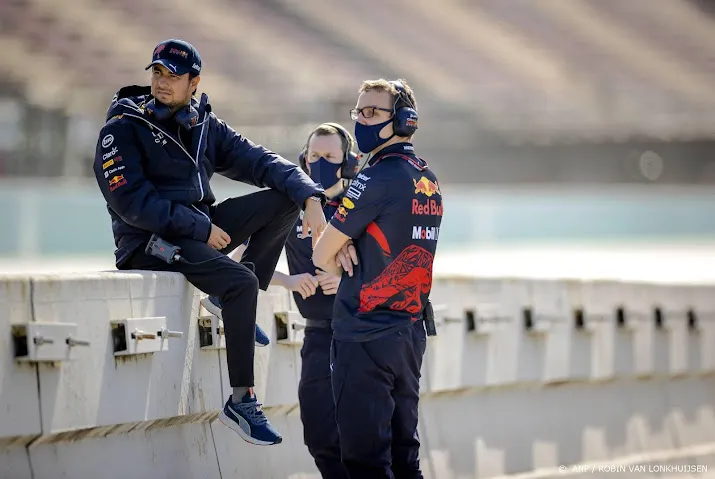 perez de snelste in aangepaste formule 1 auto red bull