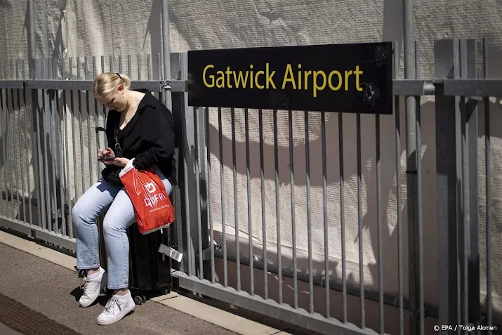 personeel londens vliegveld gatwick staakt in zomer acht dagen
