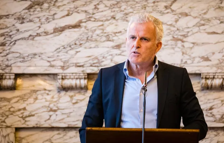 peter r de vries opent advocatenkantoor
