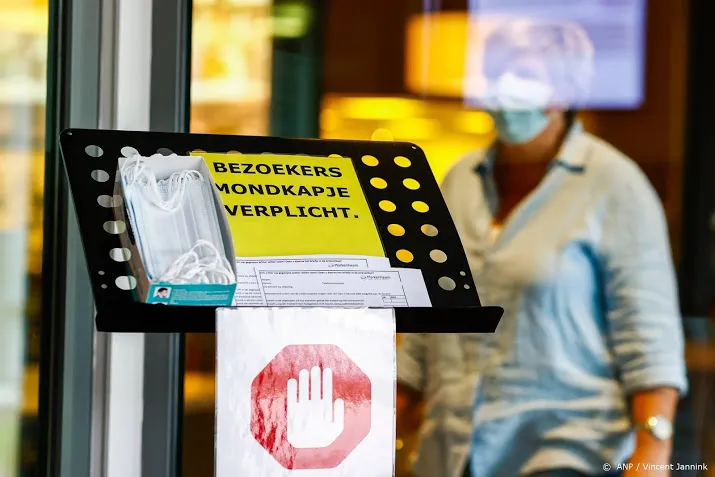 pfizer vaccin eerst naar personeel verpleeghuizen niet bewoners