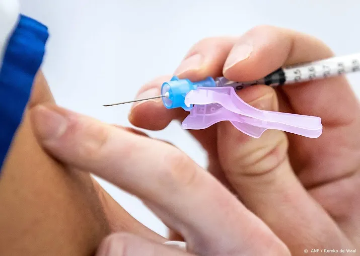 pfizer verhoogt omzetverwachting voor zijn coronavaccin