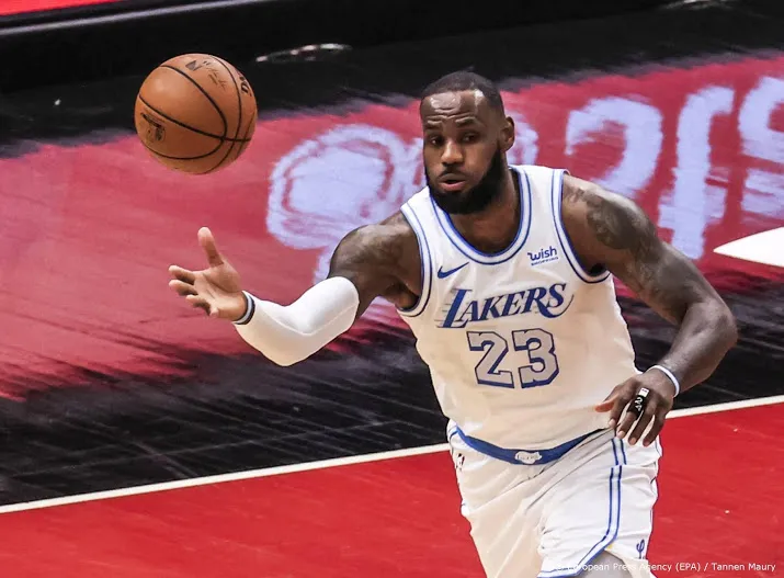 philadelphia 76ers bezorgt lakers in topper eerste uitnederlaag