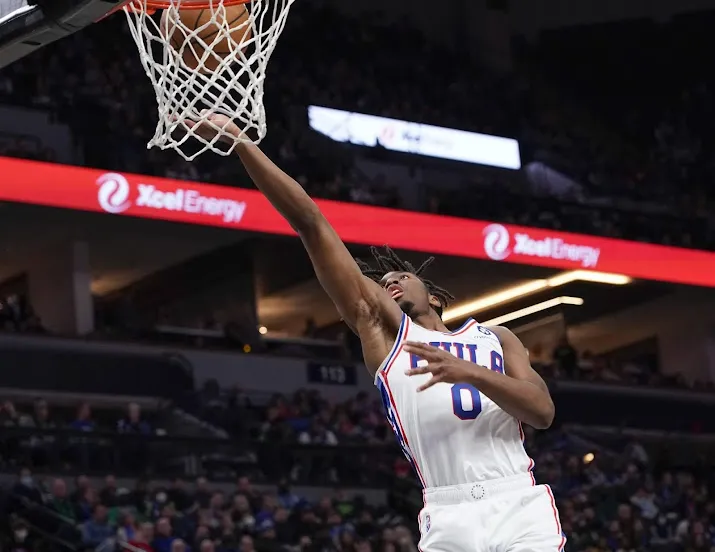 philadelphia verslaat miami en mag hopen op play offs nba