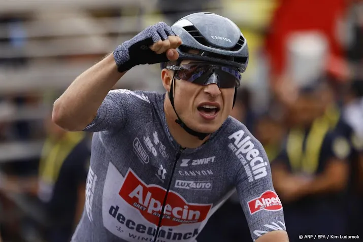 philipsen sprint in dertiende touretappe naar tweede ritzege
