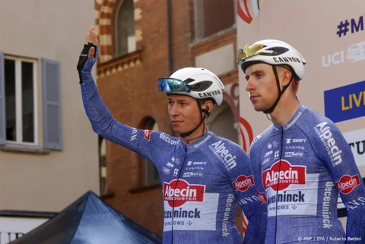 philipsen wint met hulp van van der poel milaan sanremo