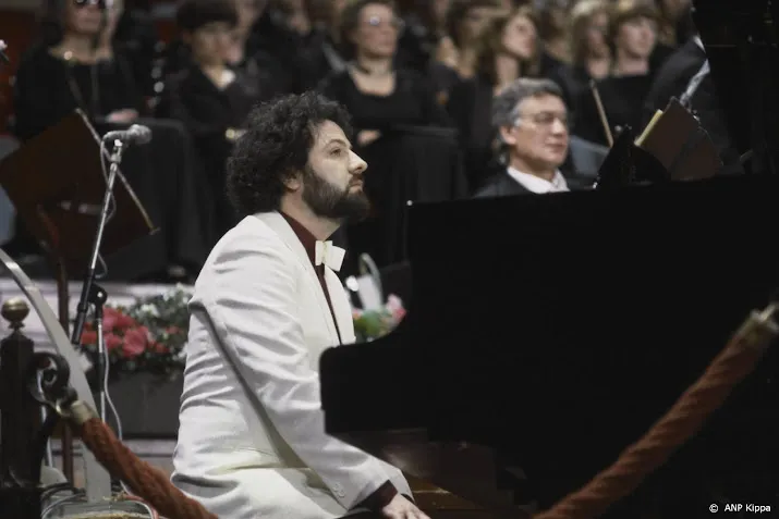 pianist en orkestleider nico van der linden 71 overleden