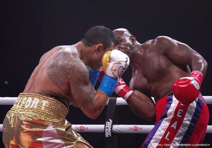 pijnlijke nederlaag bokser holyfield 58 bij rentree